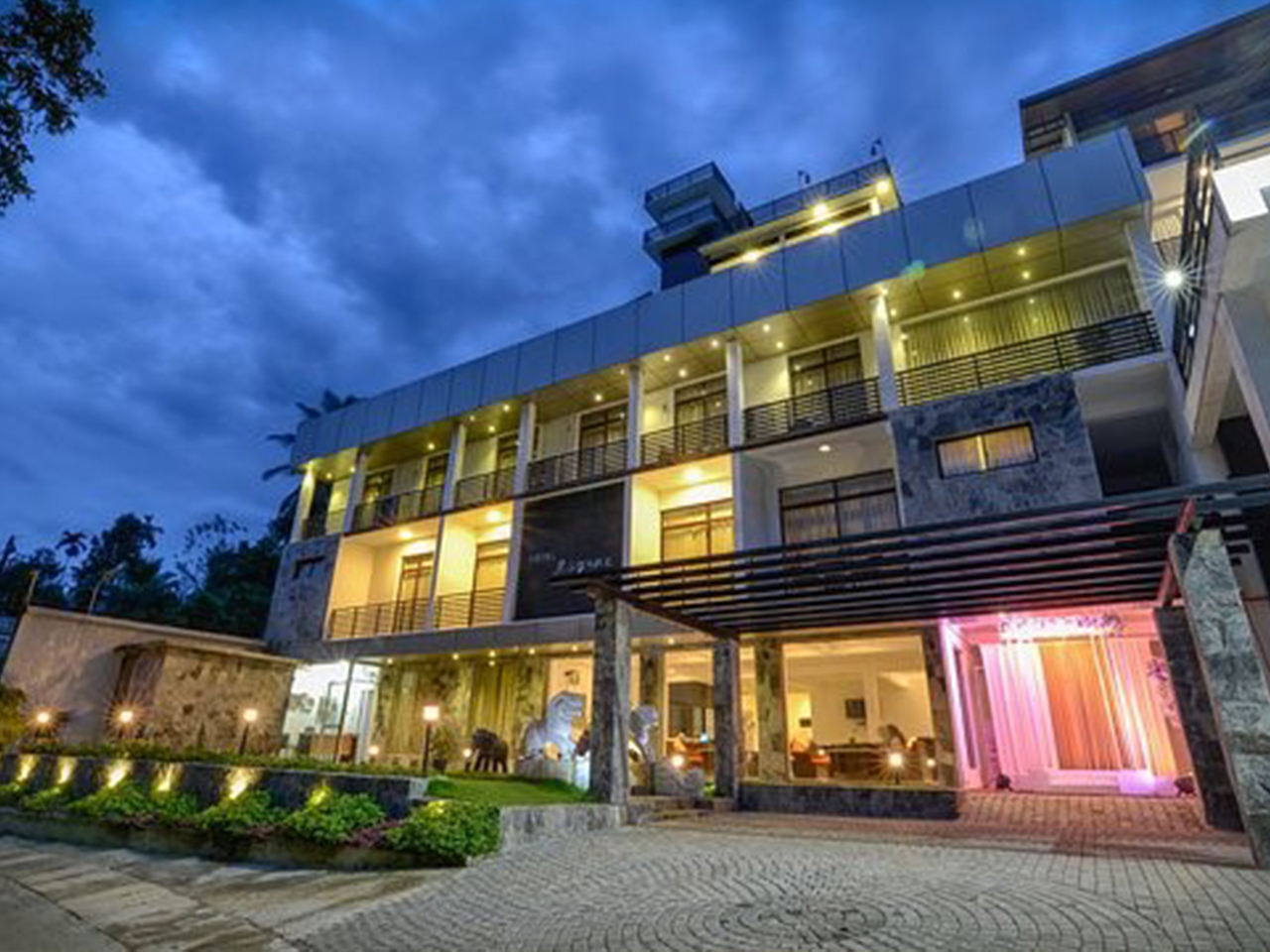 Commercial Property in Pilimathalawa (Hotel Lagone) thumb